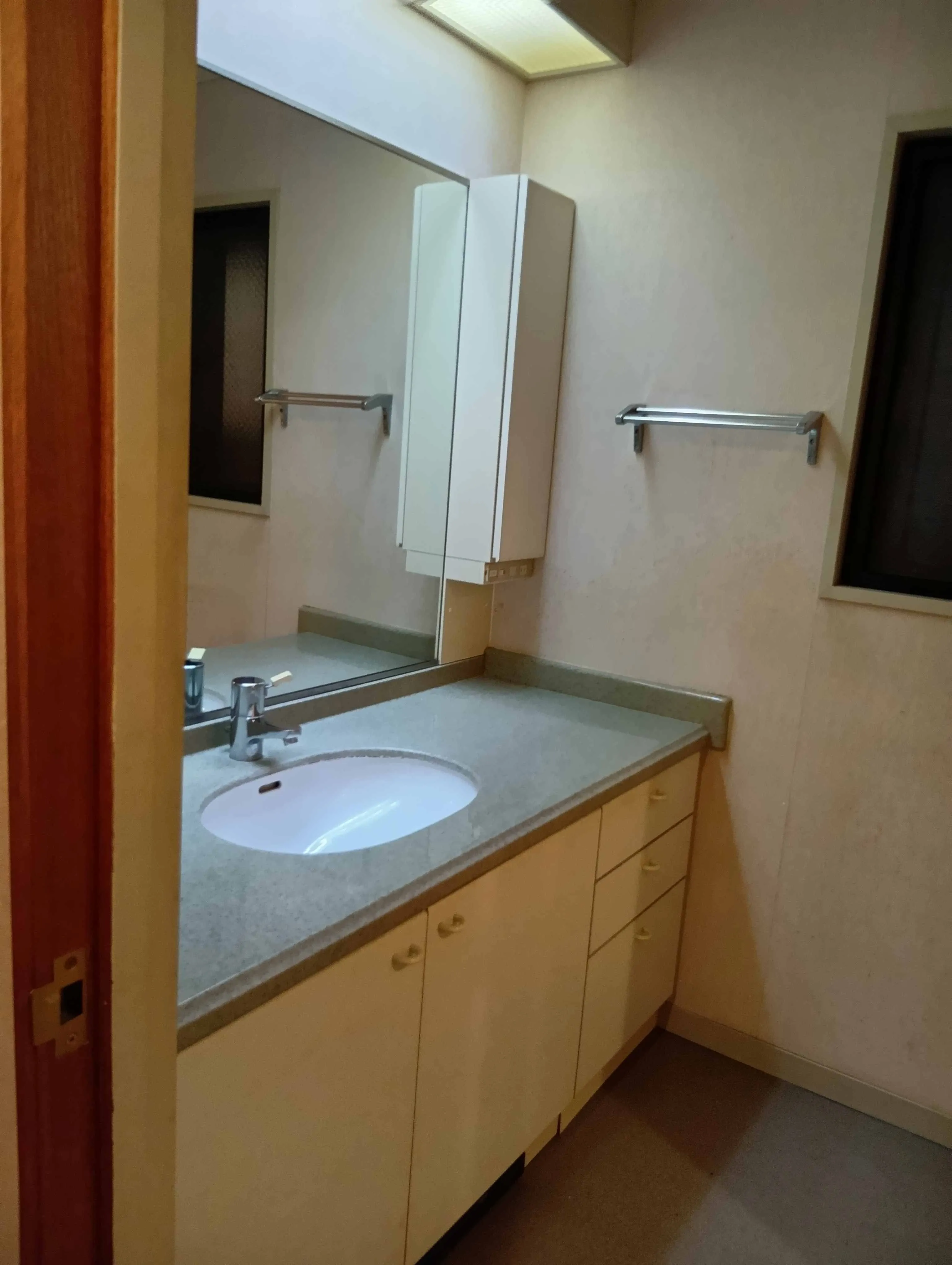 熱海竹の沢ビバリーハイツ分譲マンション2階の洗面室