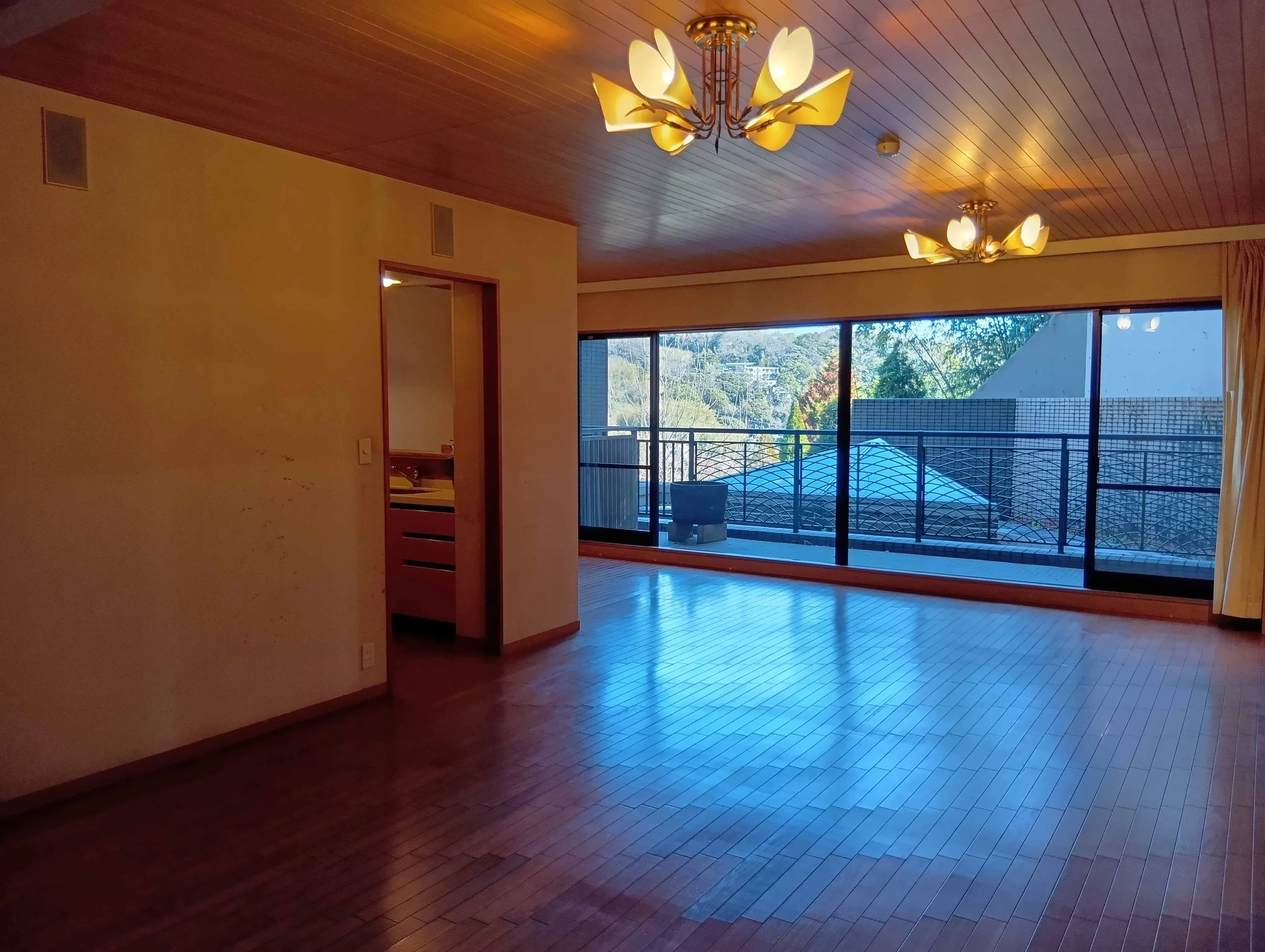 熱海竹の沢ビバリーハイツ分譲マンション2階のリビング