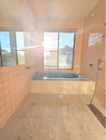 逗子市葉山四季分譲地内売中古戸建の浴室