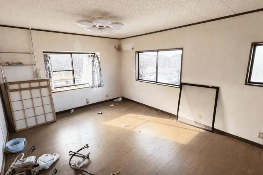 伊東市十足売中古戸建の内装の写真1