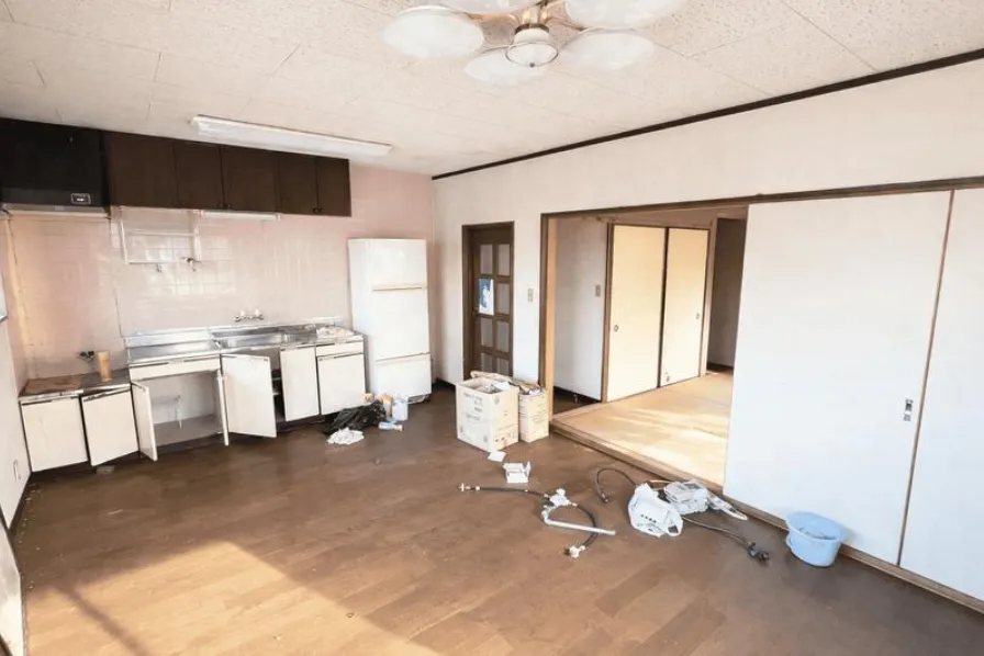 伊東市十足売中古戸建のキッチン