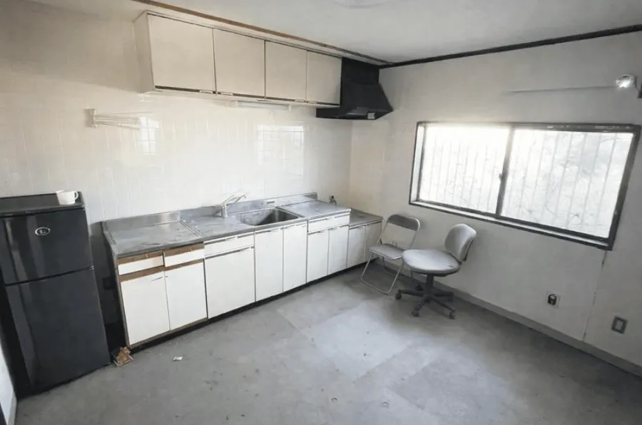 伊東市十足売中古戸建のキッチン2