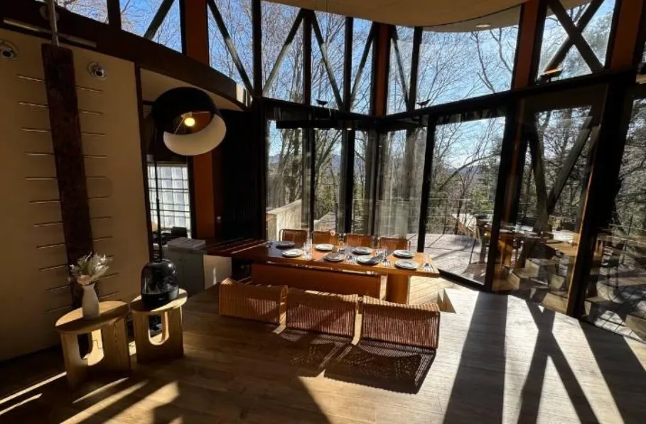 山中湖村平野賛美が丘売別荘の内装1