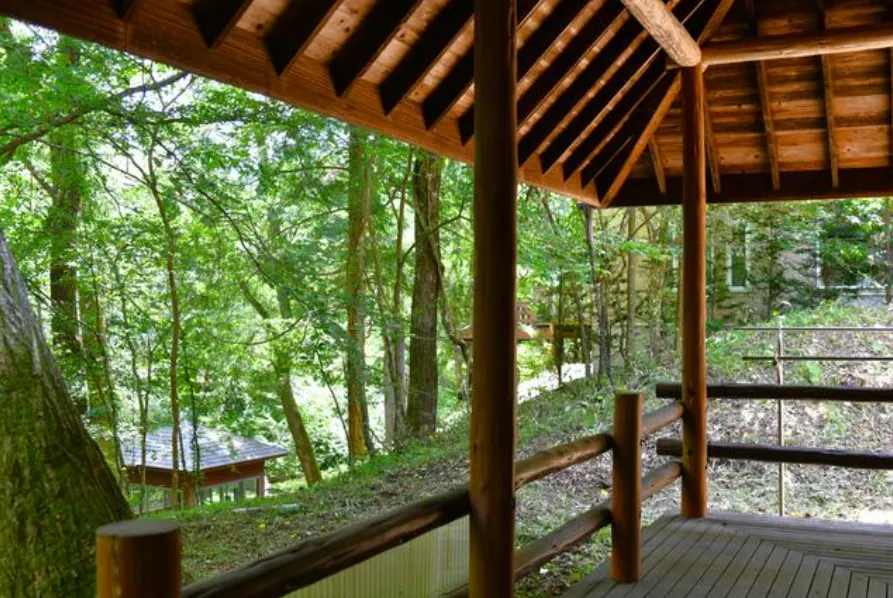 軽井沢町大字長倉売中古戸建のテラスの写真1