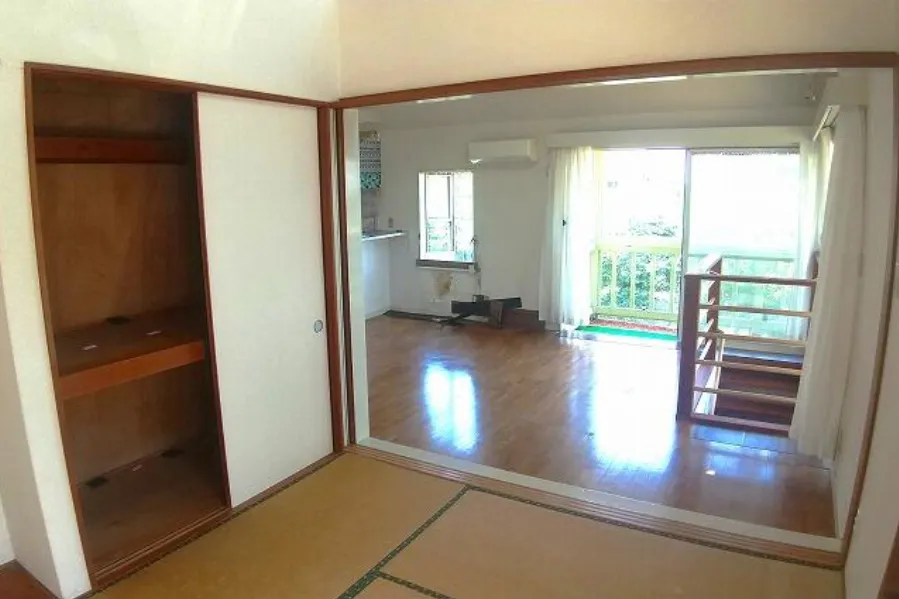 伊東市富戸売中古戸建のLDKの写真3