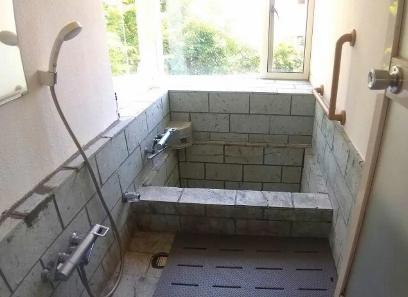 伊東市富戸売中古戸建の浴室