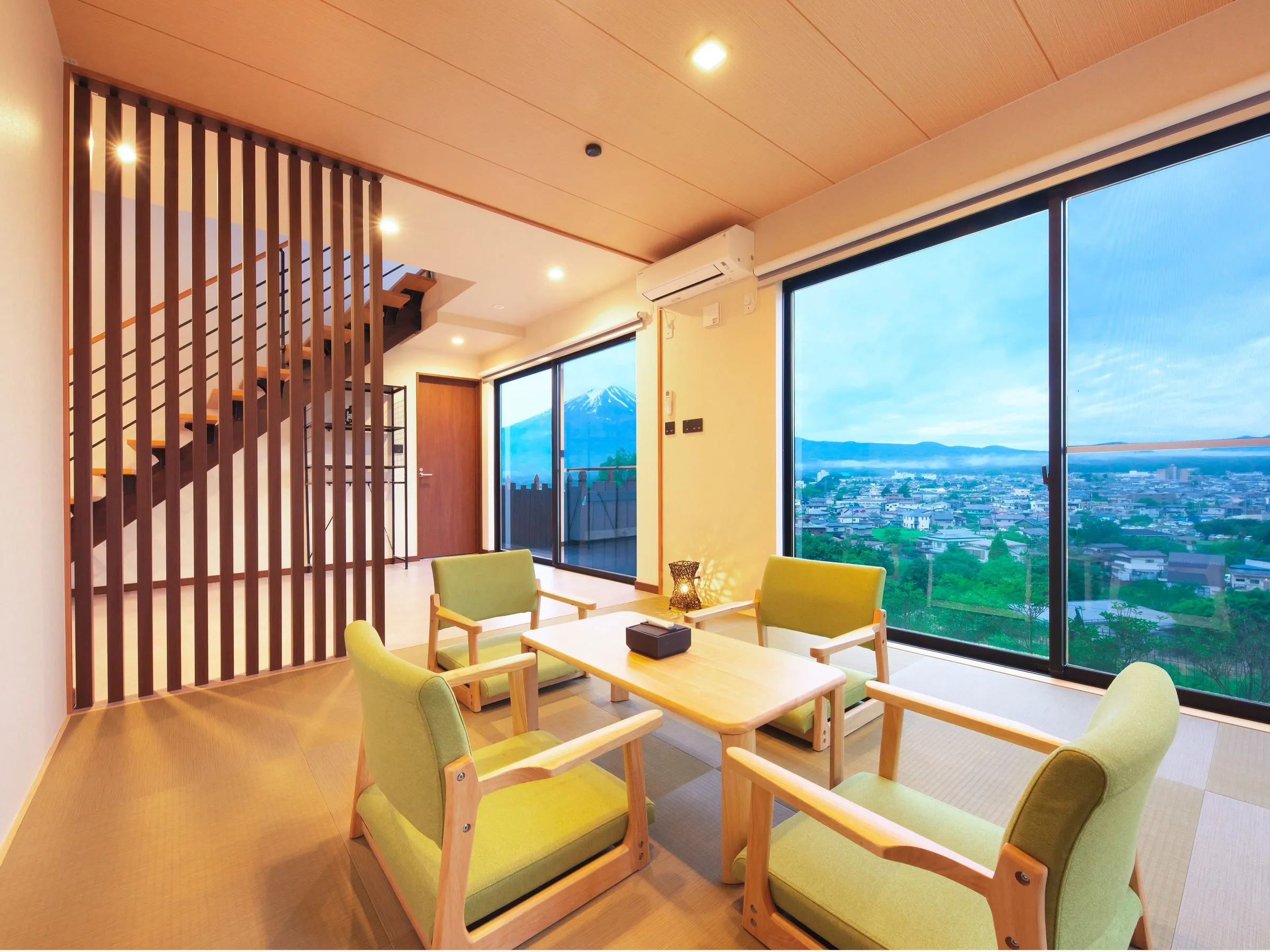 富士河口湖町船津売旅館のリビング