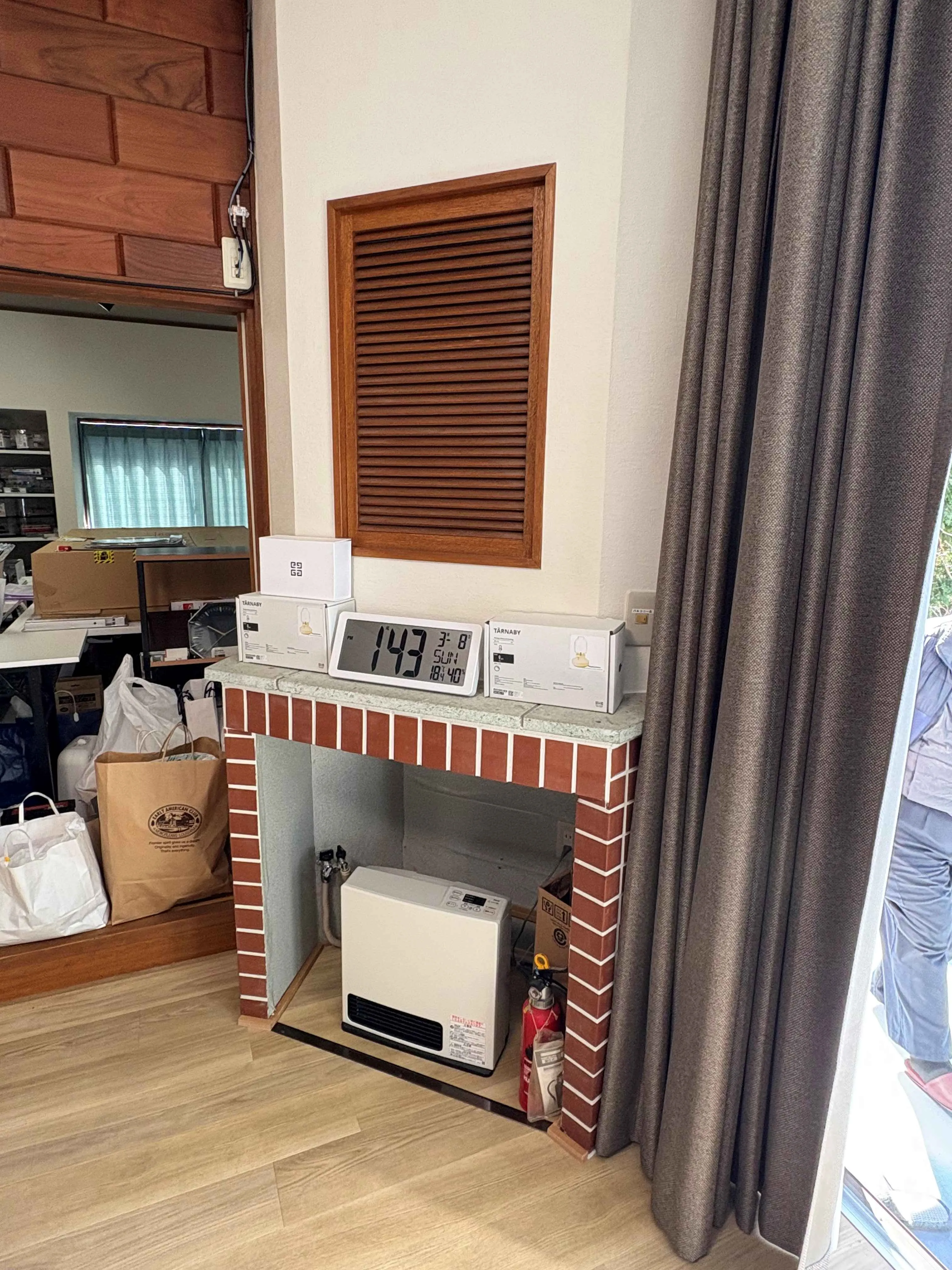 暖炉風ガスヒーター