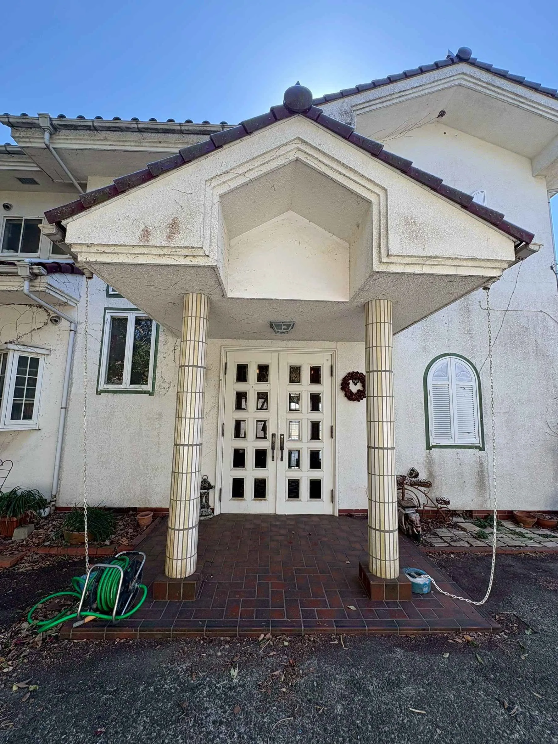 材木座四丁目中古戸建の玄関エントランス外観