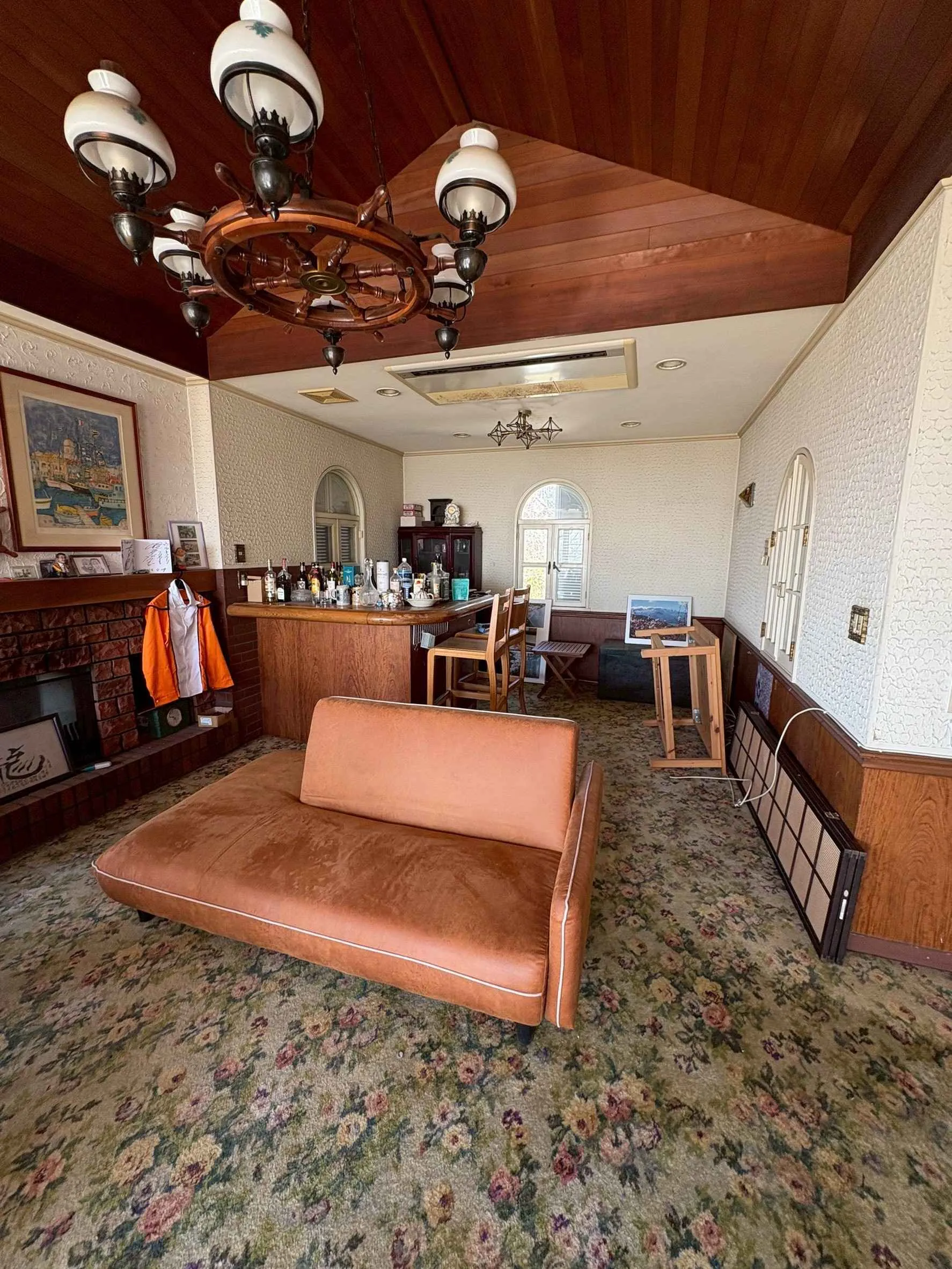 材木座四丁目中古戸建のクラシックな応接室内観