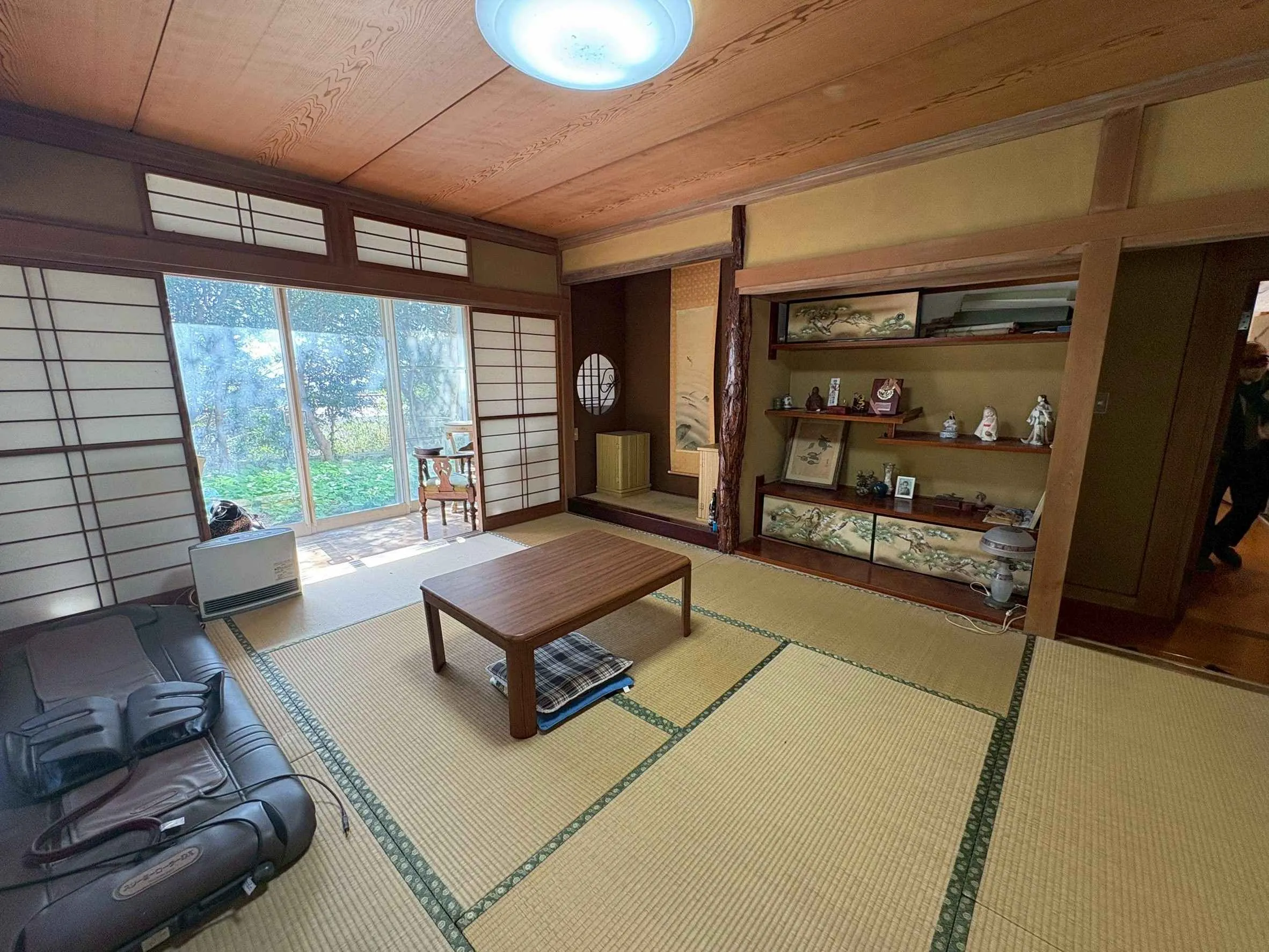 材木座四丁目中古戸建の和室内観、畳敷きと障子窓