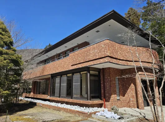 箱根町仙石原中古戸建の外観・レンガ造りモダン住宅
