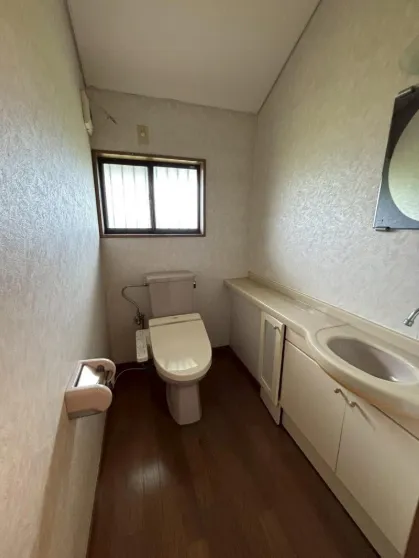 長生郡白子町中古戸建のトイレ・洗面室