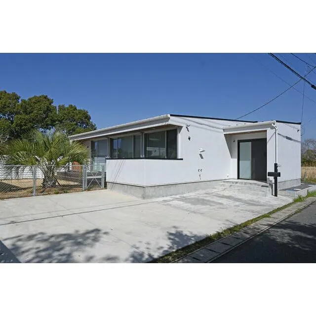 長生村一松中古戸建の白いモダンな平屋外観