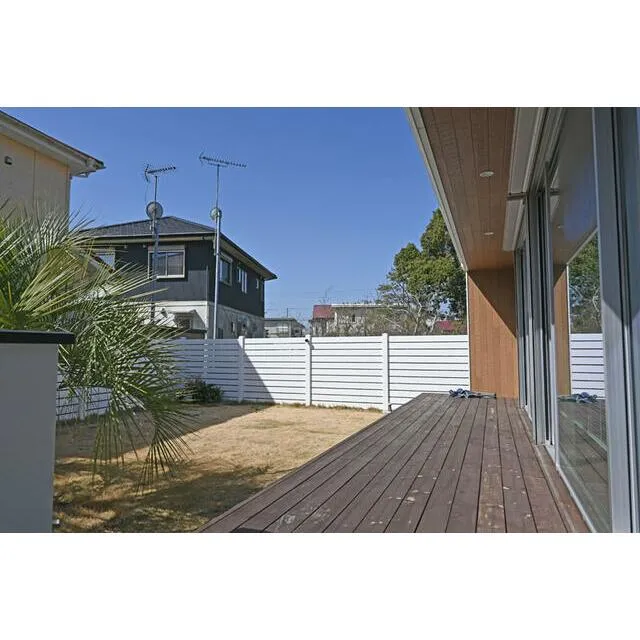 長生村一松中古戸建のウッドデッキとプライベート庭