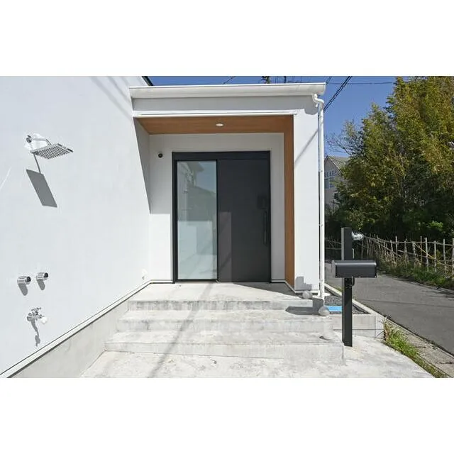 長生村一松中古戸建の玄関エントランス