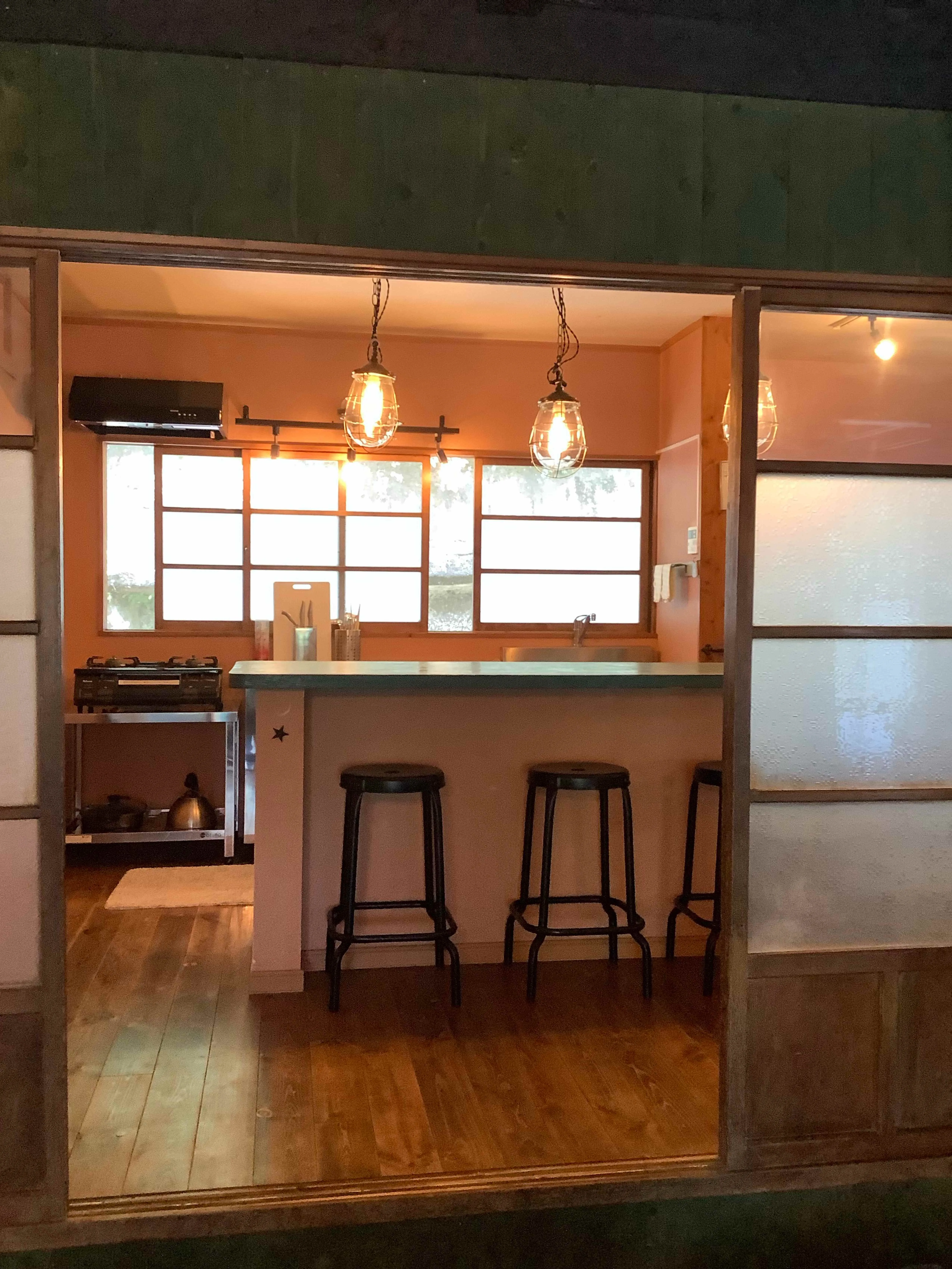 富津市岩本中古戸建のオープンキッチン・カウンター付きダイニング