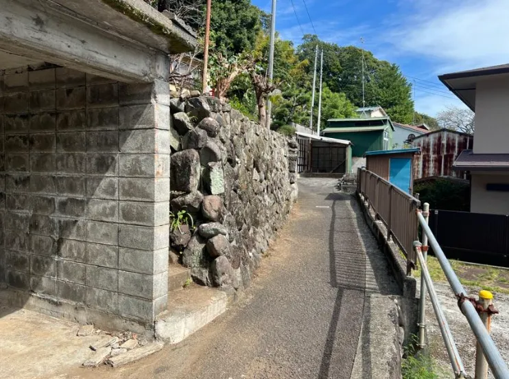 湯河原町宮上中古戸建の前面道路
