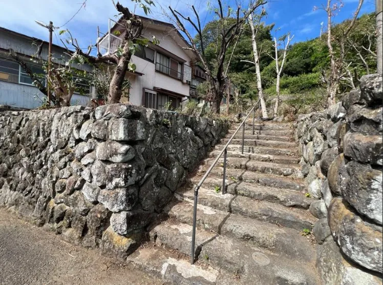 湯河原町宮上中古戸建の石階段