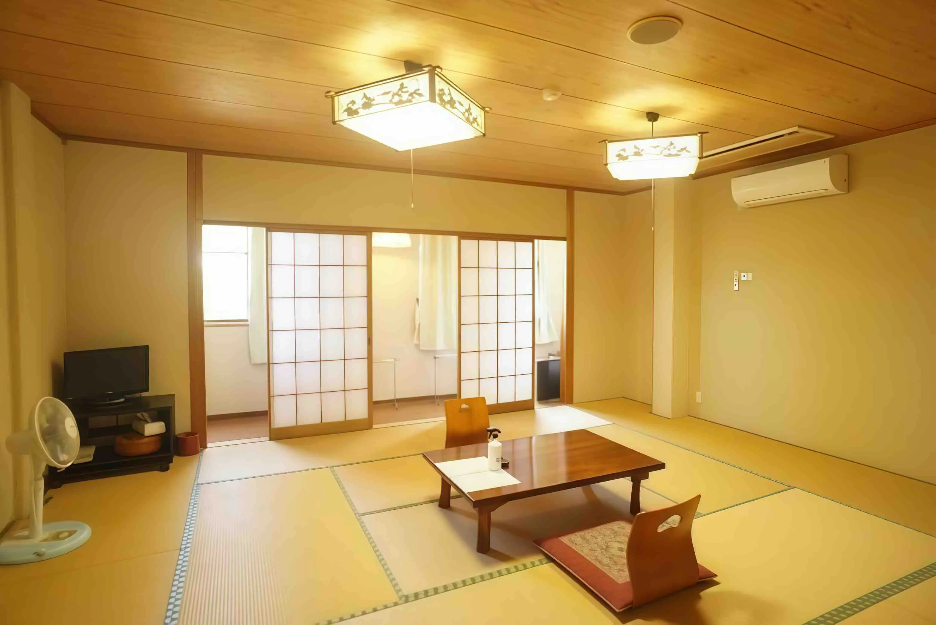 河津町谷津温泉付旅館の和室