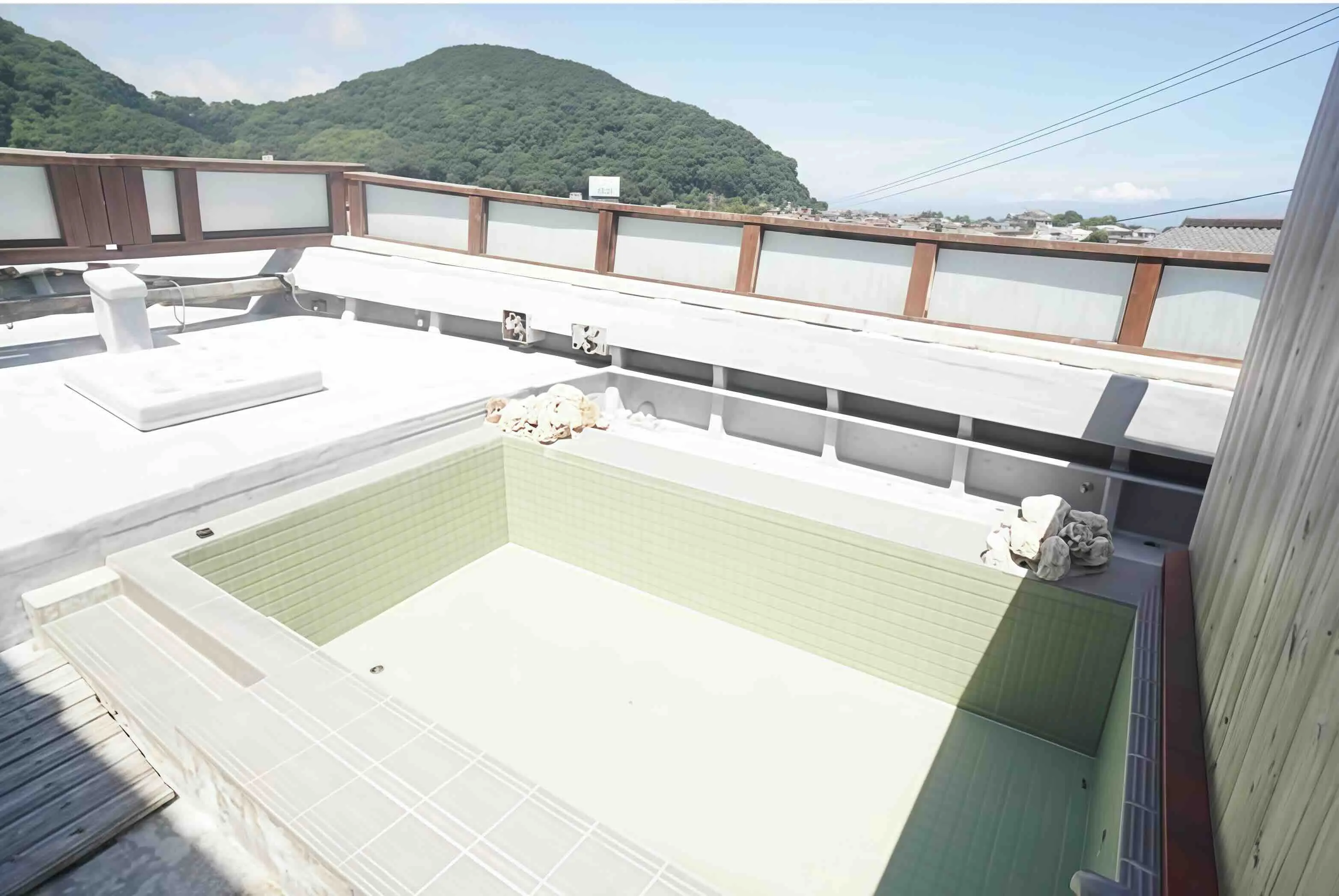 河津町谷津温泉付旅館の屋上露天風呂