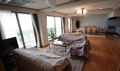静岡県熱海市下多賀の戸建の居間1