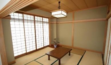 静岡県熱海市下多賀の戸建の居間2