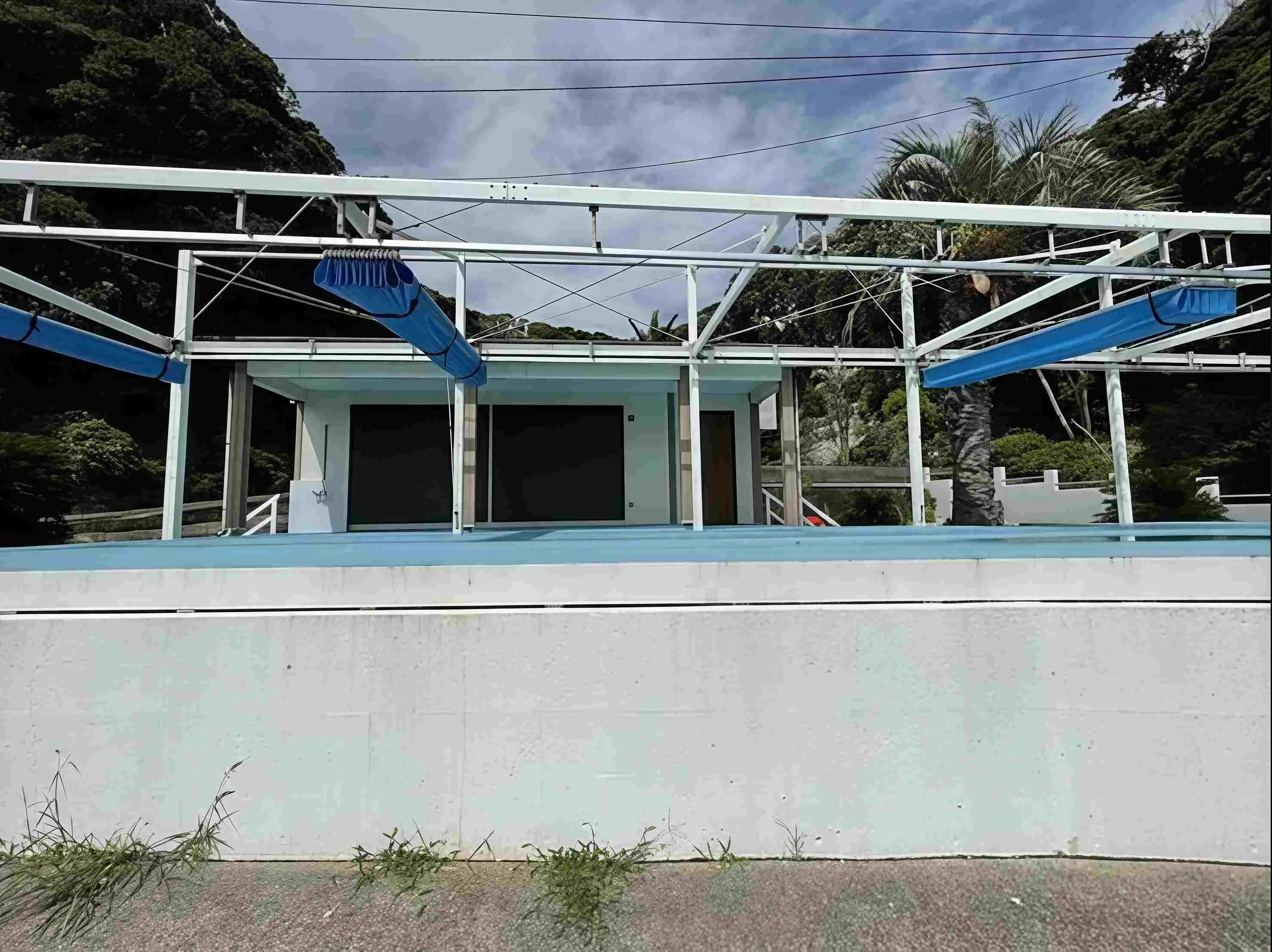 三浦市初声町中古戸建の外観(正面)