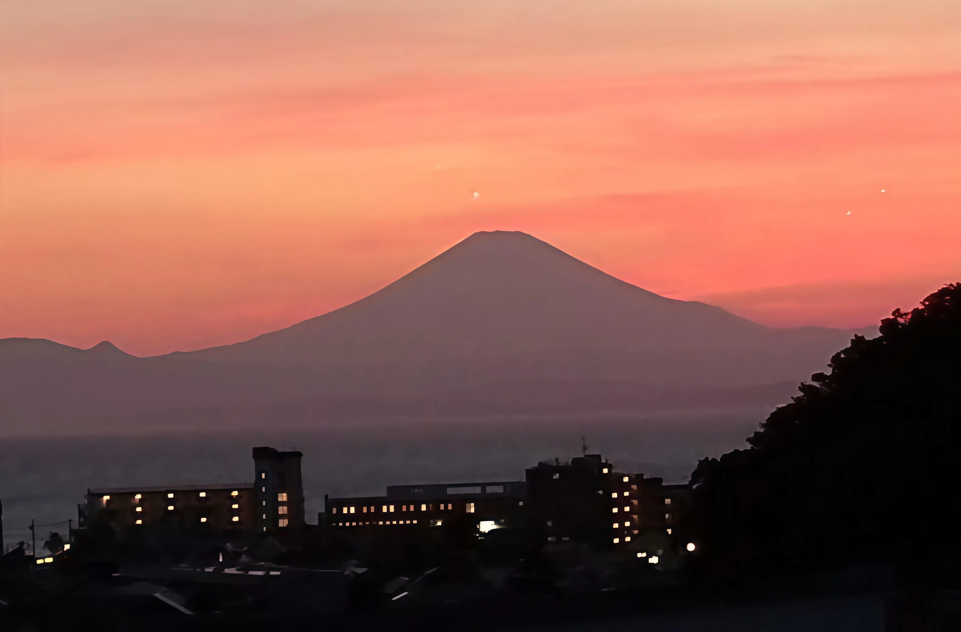 葉山町堀内中古戸建周辺の夕焼けの富士山