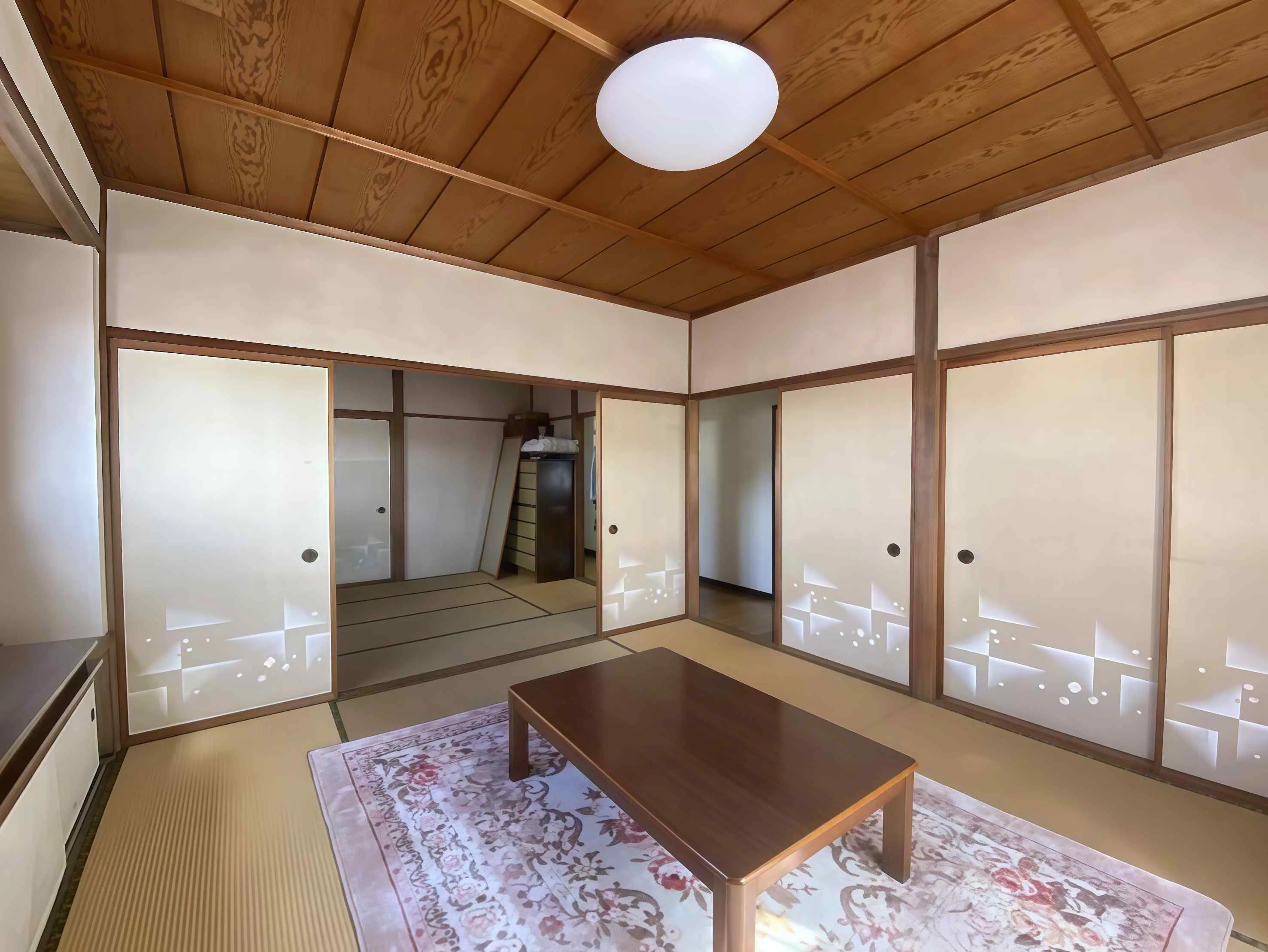 木目天井の畳敷き和室