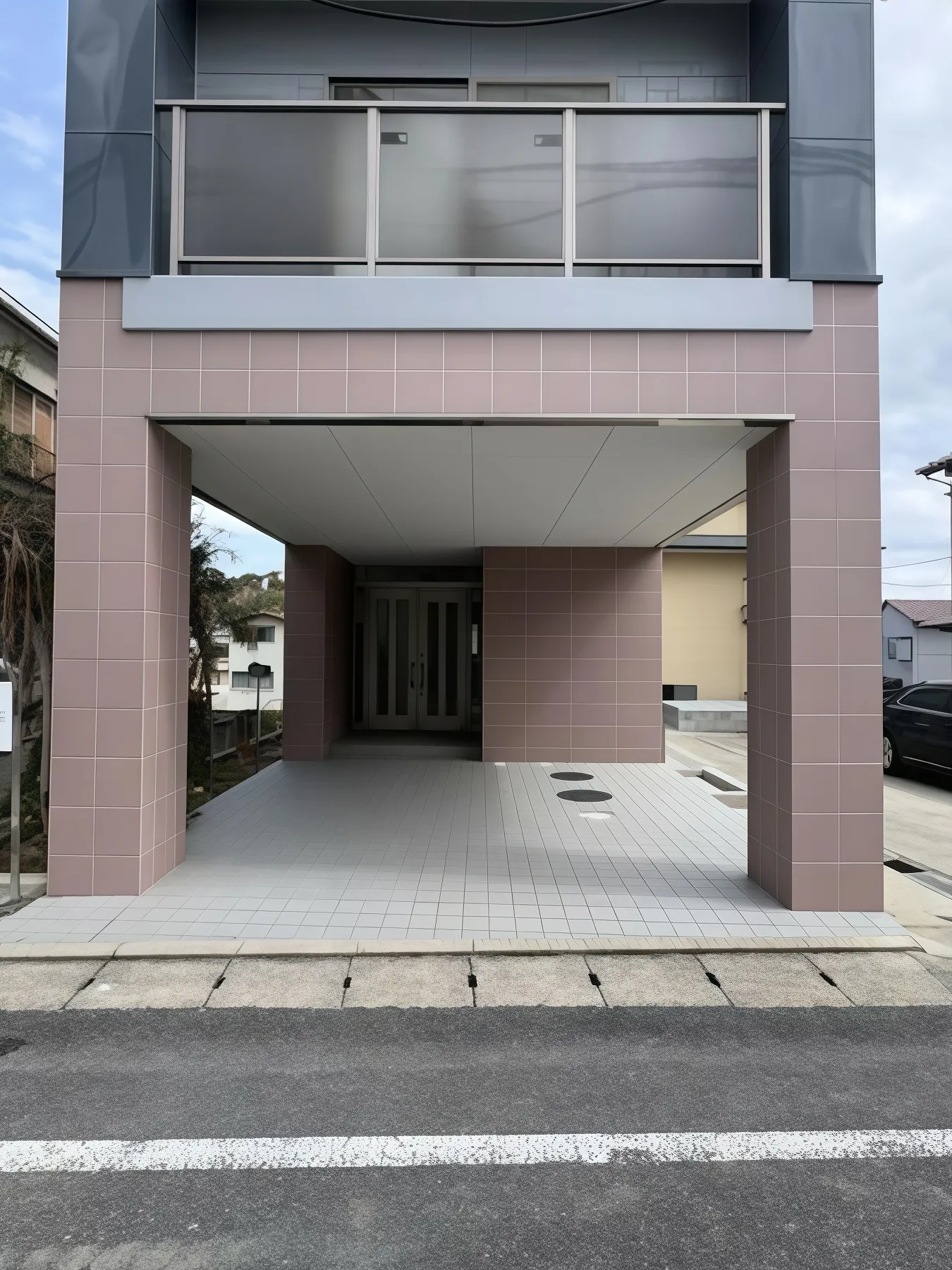 勝浦市興津海近中古戸建の駐車場付玄関アプローチ