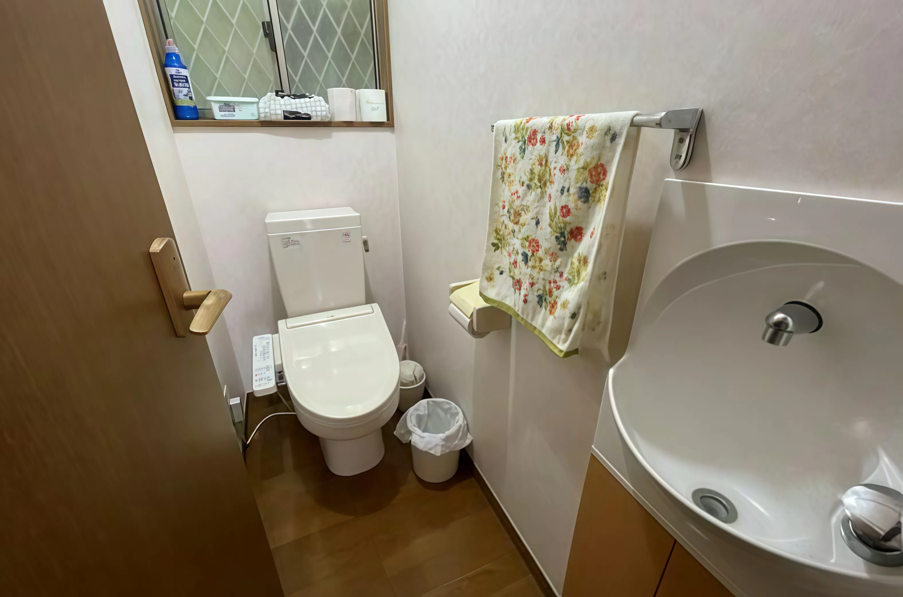 湯河原町吉浜高台の邸宅のトイレ