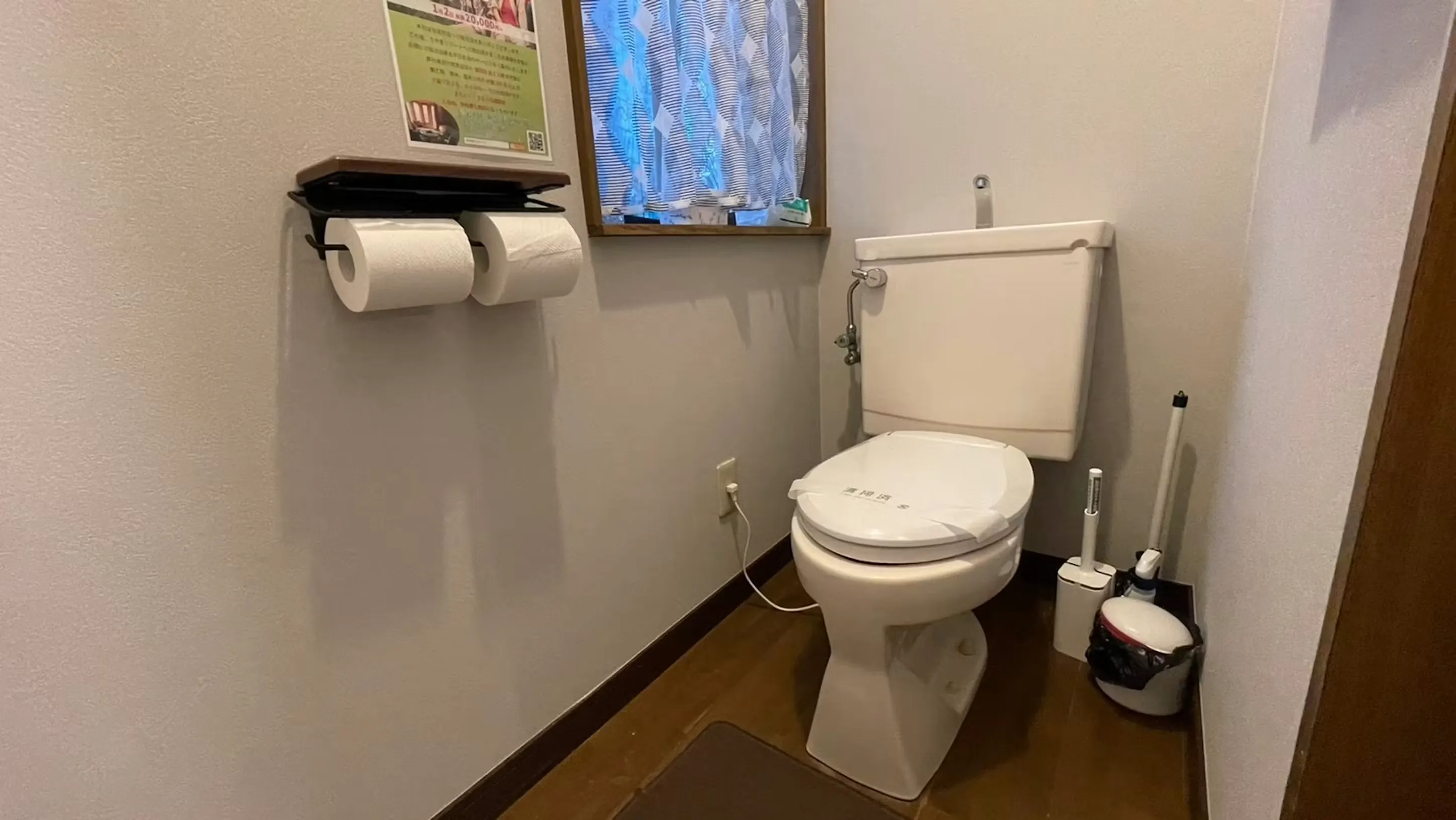 鴨川市二子中古戸建のトイレ