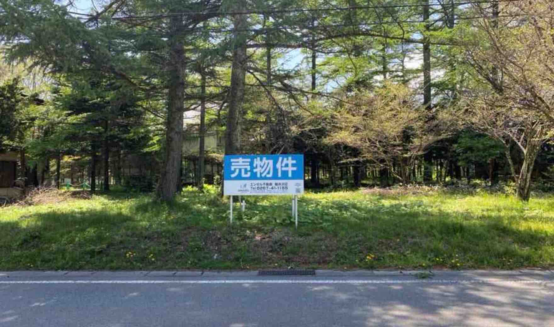 南軽井沢女街道沿いの土地の外観（現地正面の様子）