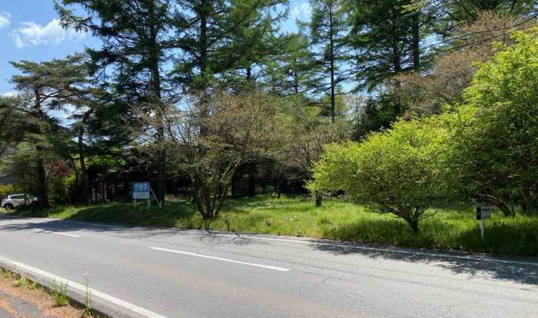 南軽井沢女街道沿いの土地の外観（北側から。女街道越し）