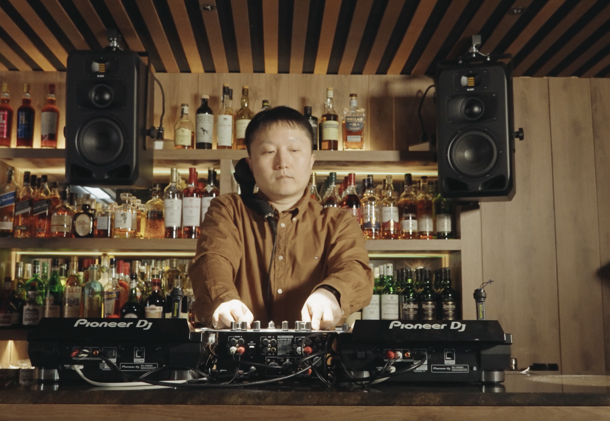 Inside the Decks vol.2
AKIN