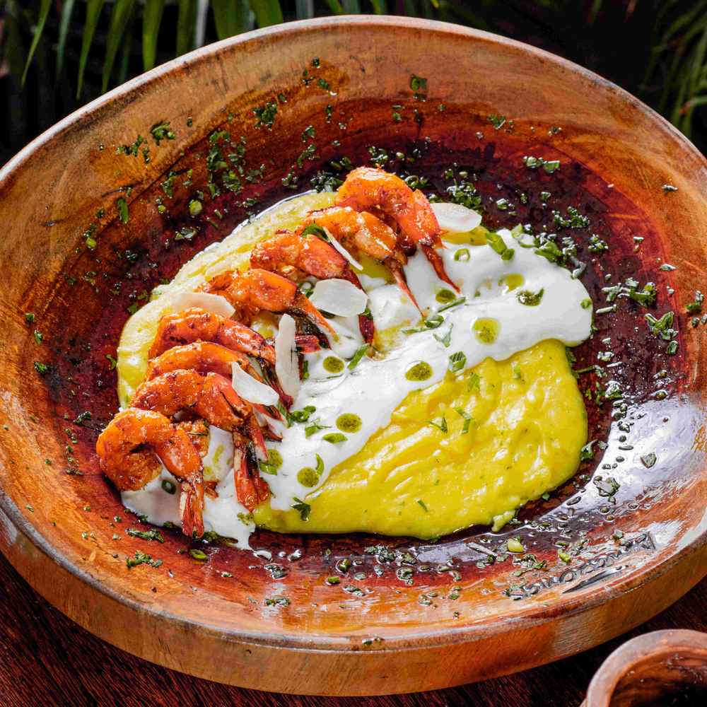 Camarão grelhado com aligot de mandioquinha e pirarucu