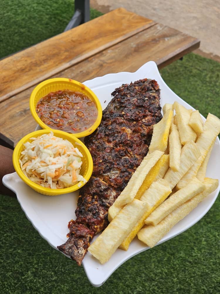 Croaker with chips and salad(small)