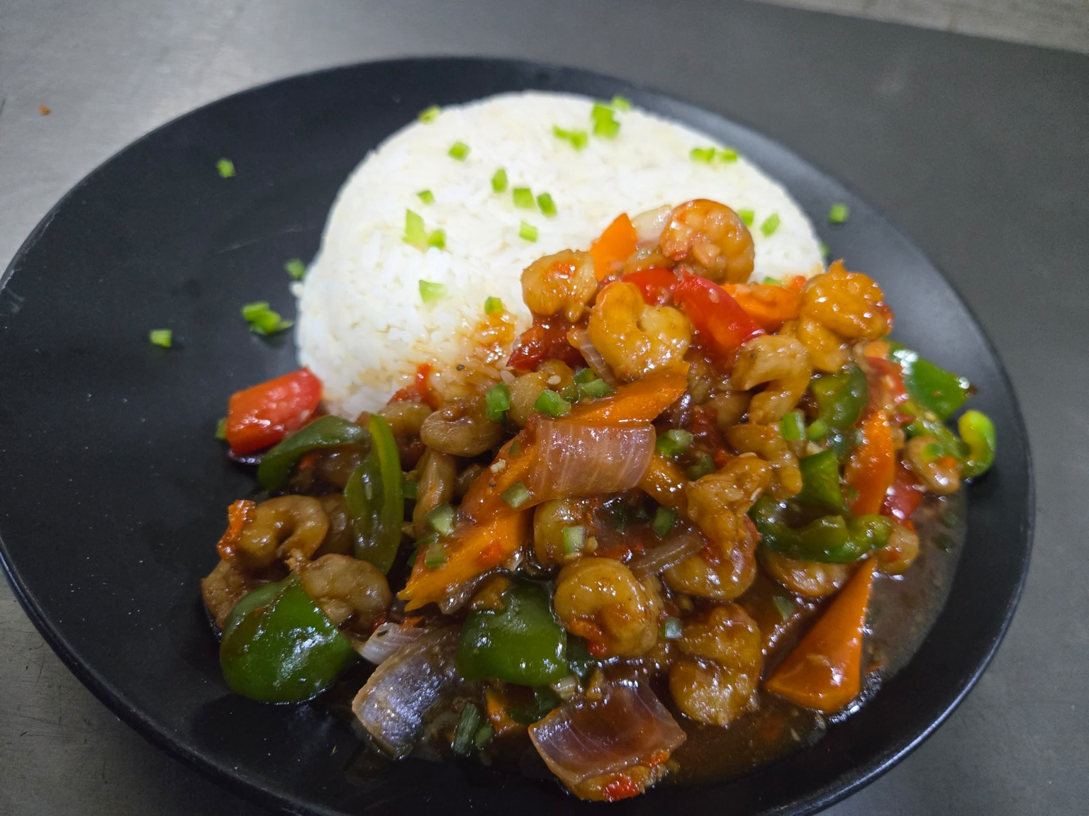 Shrimp stir fried sauce with steamed rice