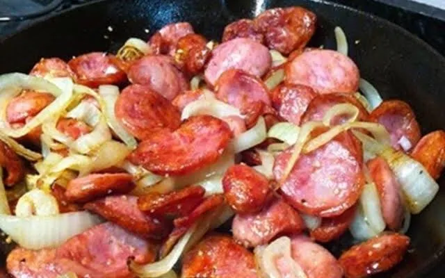 Calabresa Acebolada