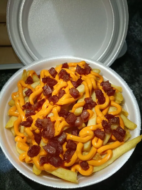 Batata Frita com Bacon e Cheddar