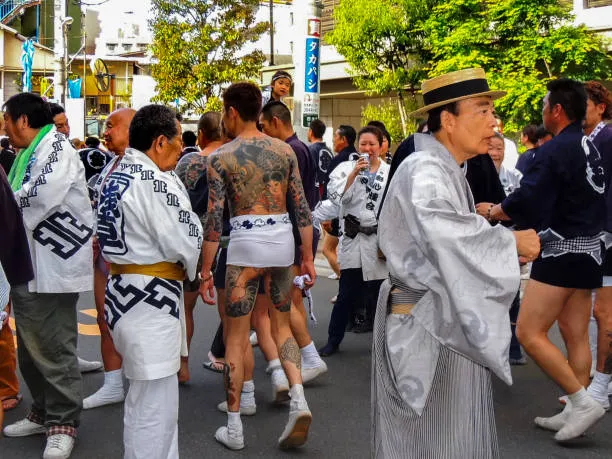 カタギとは？意味や使い方、ヤクザとの違いを解説！