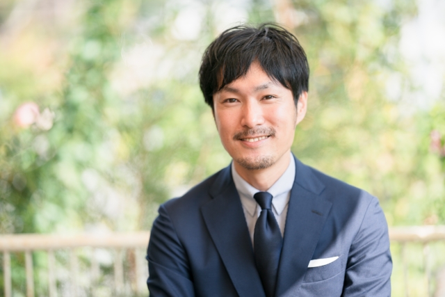 戦略コンサルタントは、企業が直面する複雑な課題を解決し、長期的な成功へと導く重要な役割を果たします。この記事では、戦略コンサルタントの職業について深く掘り下げ、彼らの責任、スキルセット、そしてその職業がビジネス界にもたらす影響について詳しく解説します。