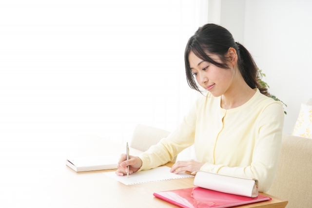 就職や転職市場において、職務経歴書はあなたのキャリアの重要な説明書となります。特に実績なしで書くことがないという状況では、如何にして職務経歴書を魅力的に書くかが重要な挑戦です。この記事では、実績が少ない、または全くない方向けに、職務経歴書を成功に導くポイントを解説します。