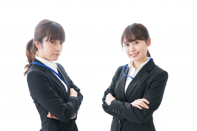 職務経歴書の作成は、転職活動における最重要タスクの一つです。しかし、「書くべき経験がない」と感じる方も少なくありません。経験が豊富でない、あるいは職務経歴が断片的である場合でも、効果的な職務経歴書を作成することは可能です。本記事では、職務経歴書が書けないと感じる方向けに、書き方のポイントを詳しく解説します。