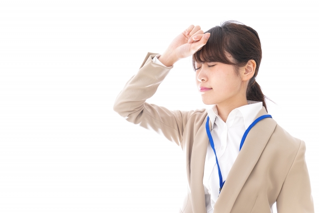 新型コロナウイルスの影響で日々の生活が大きく変わり、遠隔勤務が広まる中、ストレスが増加しているとの見方があります。この状況は、職場での「メンタルヘルス不調」による休職や退職の増加につながっていることも指摘されています。そんな中で、休職は一般的な経験となっています。しかし、履歴書に休職期間をどのように記載するかは、多くの求職者にとって頭を悩ます問題です。この記事では、履歴書の書き方における休職の扱いについて、最新のガイドラインを記載します。
