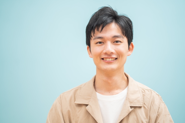 自己分析は、キャリアの進路を決める上で欠かせないステップです。自己理解を深め、仕事や人生での方向性を明確にするために、様々な自己分析ツールが開発されています。本記事では、特に人気の自己分析ツール10選をご紹介し、それぞれの特徴や利用方法について解説します。