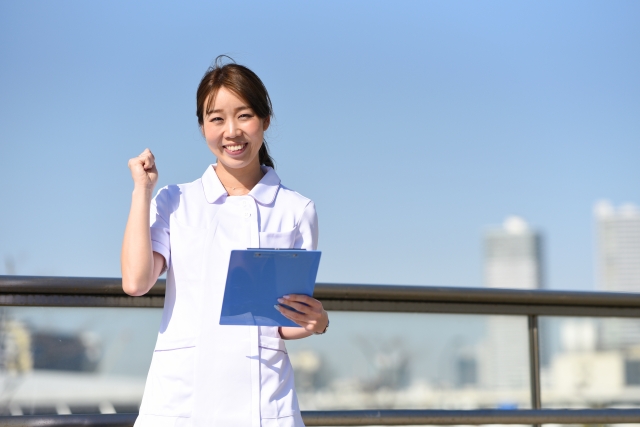 栄養士の職務経歴書を作成する際には、基本的な構成を押さえることが重要です。採用担当者が求める情報を漏れなく、わかりやすく伝えることが、書類選考通過のカギとなります。ここでは、栄養士の職務経歴書の基本構成について解説します。