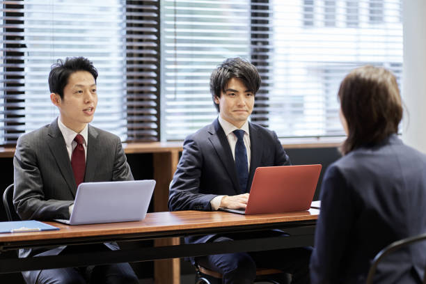  面接日程調整メールは、求職者にとって重要なコミュニケーション手段です。適切なマナーや返信方法を理解して、印象を良くしましょう。本記事では、面接日程調整メールの書き方や返信方法におけるマナーやポイントを解説します。面接の機会を逃さないように、効果的なメールのやり取りを心掛けましょう。 