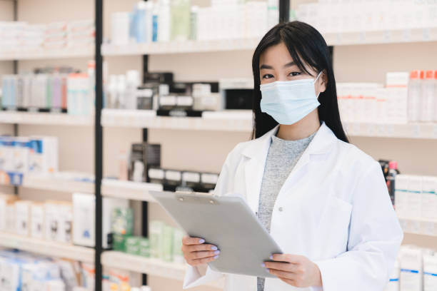 薬剤師とは?薬剤師の仕事内容、勤務先、働き方、給料について解説